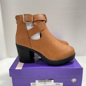 Ameta Women’s Lug Boots sz 10 Honey Brown NEW # box F953